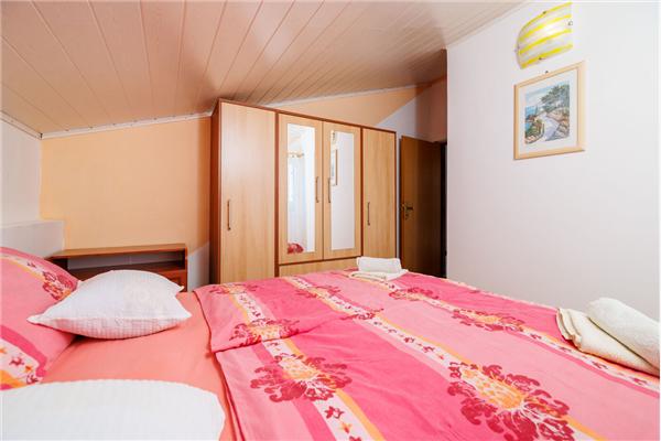 Apartment A4, for 6 persons