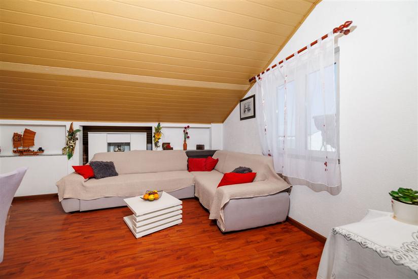 Apartment A4, for 6 persons