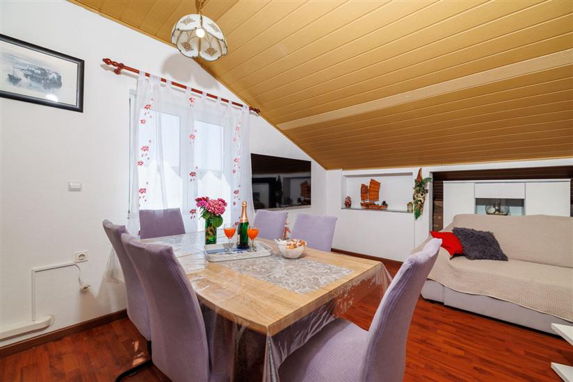 Apartment A4, for 6 persons