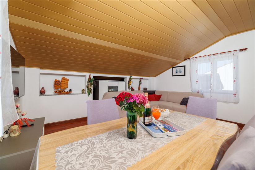 Apartment A4, for 6 persons