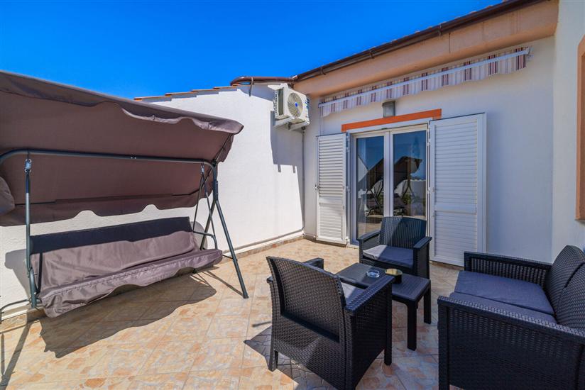 Apartment A4, for 6 persons