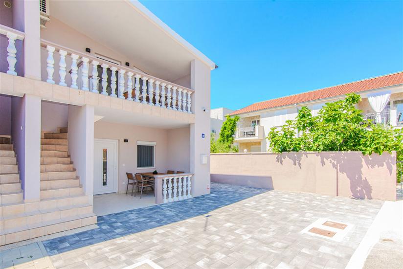 Apartments Mucaj