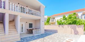 Apartment - Slatina - island Vir