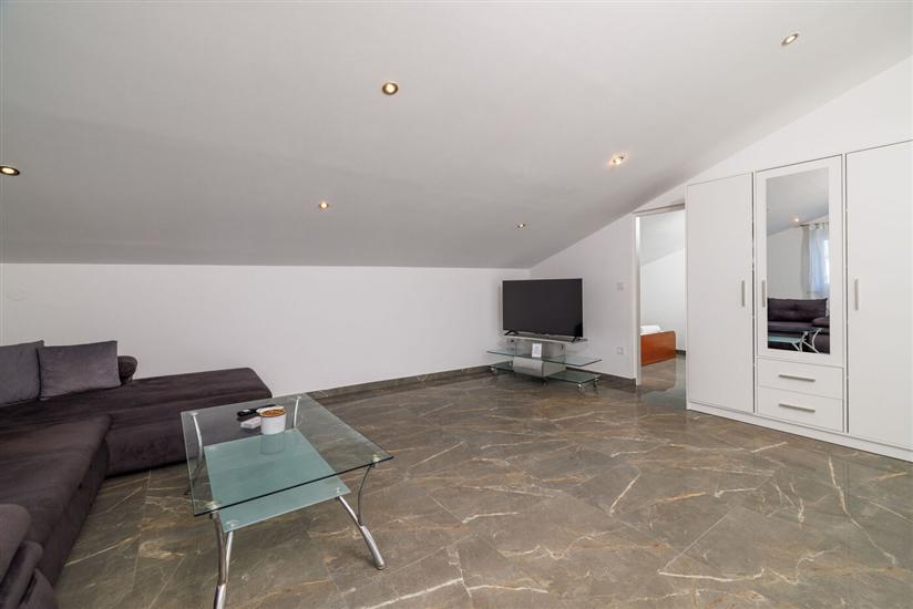 Apartment A4, for 4 persons