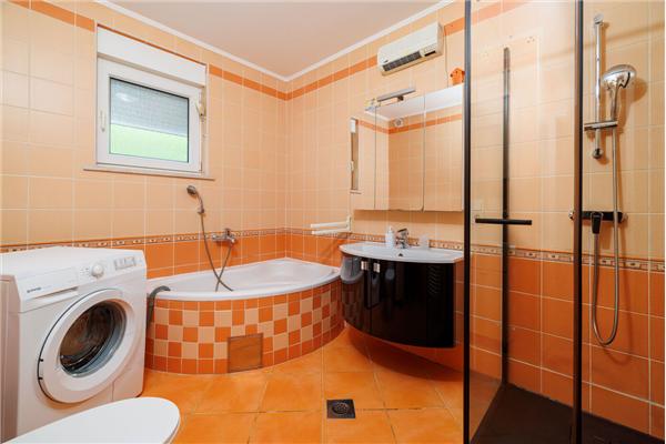 Apartment A5, for 5 persons