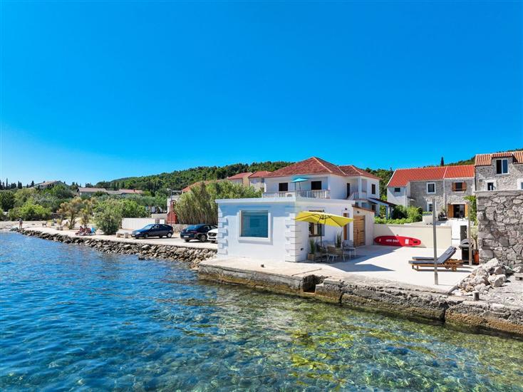 Apartments Beachfront Pebble