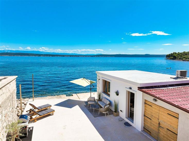 Apartments Beachfront Pebble