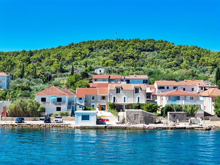 Apartments Beachfront Pebble