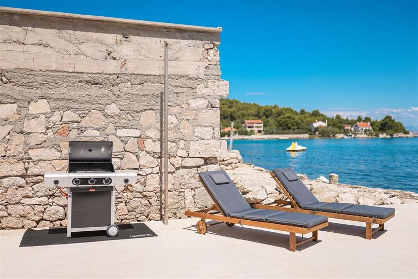 Apartments Beachfront Pebble