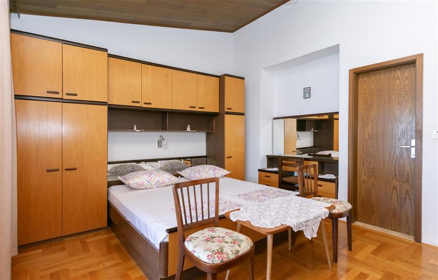 Apartment A1, for 6 persons