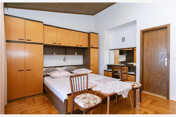 Apartment A1, for 6 persons
