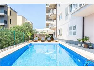 Apartments Seaview Tucepi, Size 50.00 m2, Accommodation with pool, Airline distance to the sea 250 m