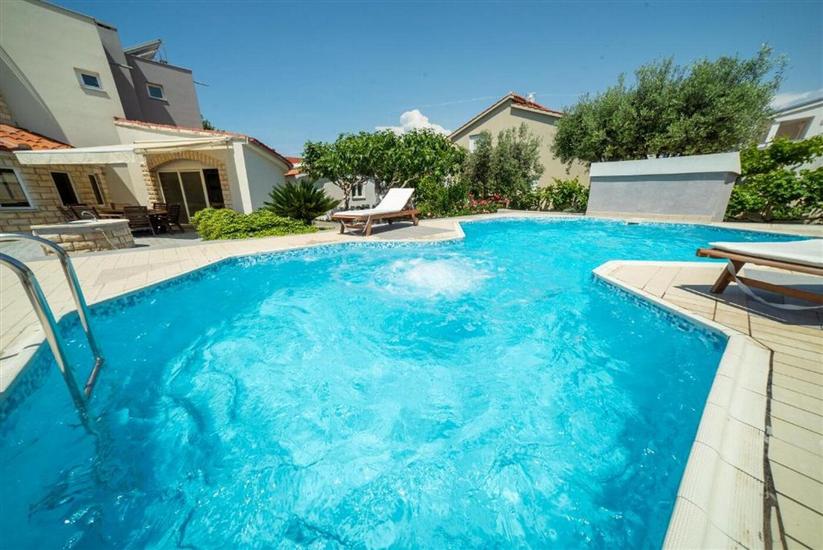 Villa Jelena Vir near beach