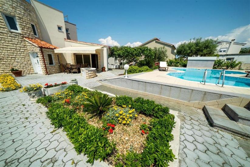 Villa Jelena Vir near beach