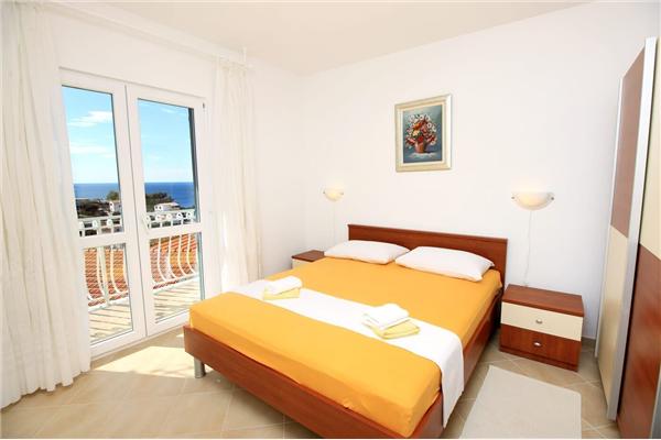 Apartment A1, for 5 persons