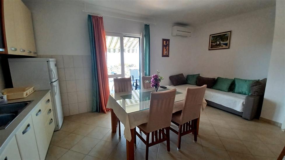 Apartment A1, for 5 persons