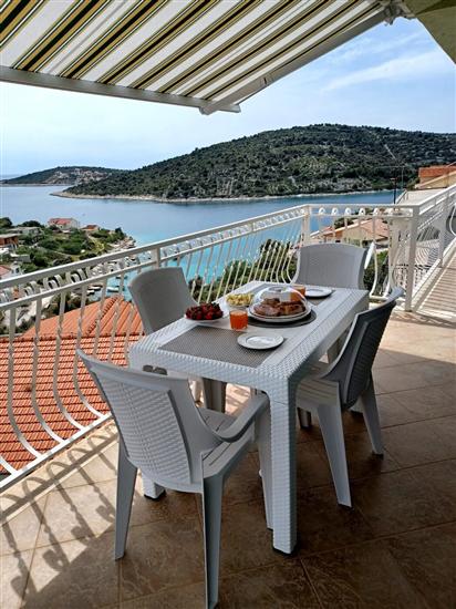 Apartment A2, for 5 persons