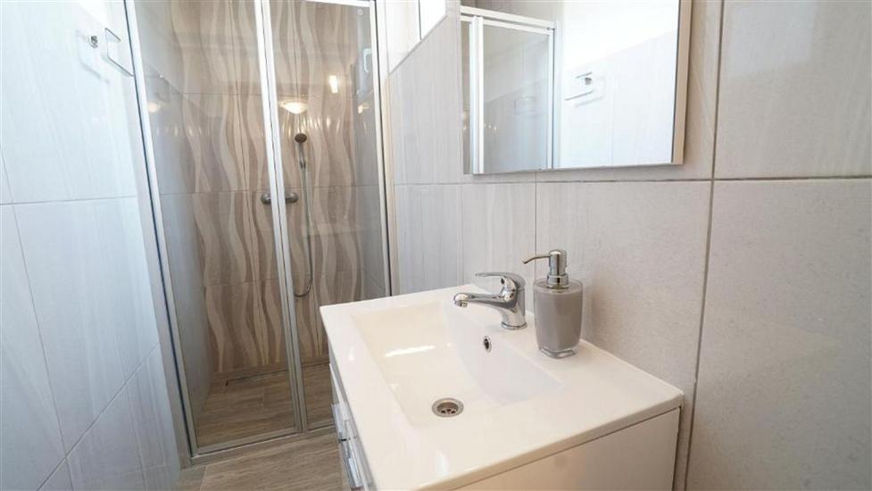 House K1, for 12 persons