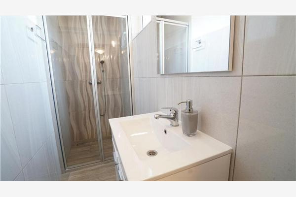 House K1, for 12 persons