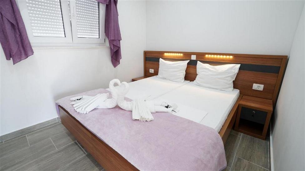 House K1, for 12 persons