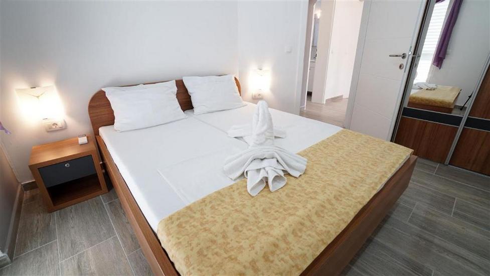 House K1, for 12 persons