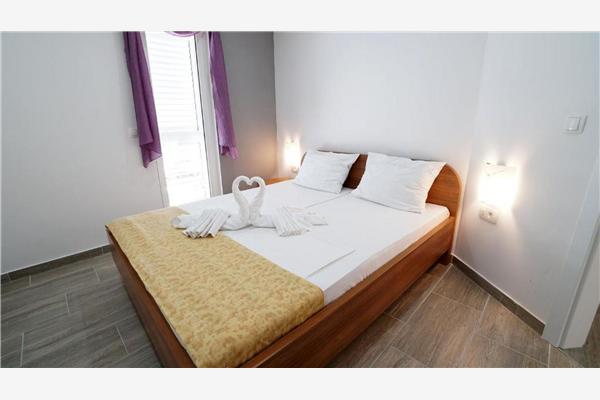 House K1, for 12 persons