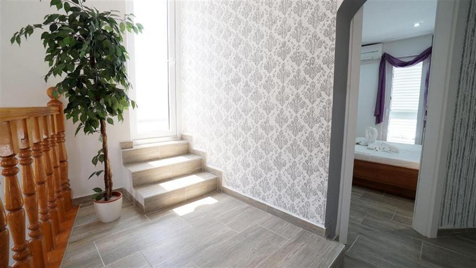 House K1, for 12 persons