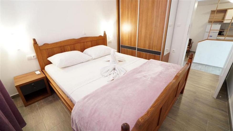 House K1, for 12 persons