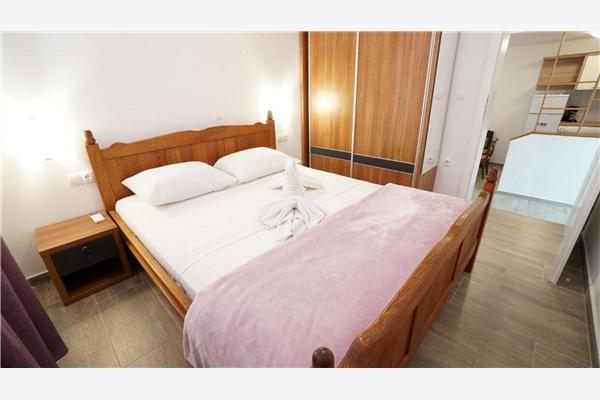 House K1, for 12 persons