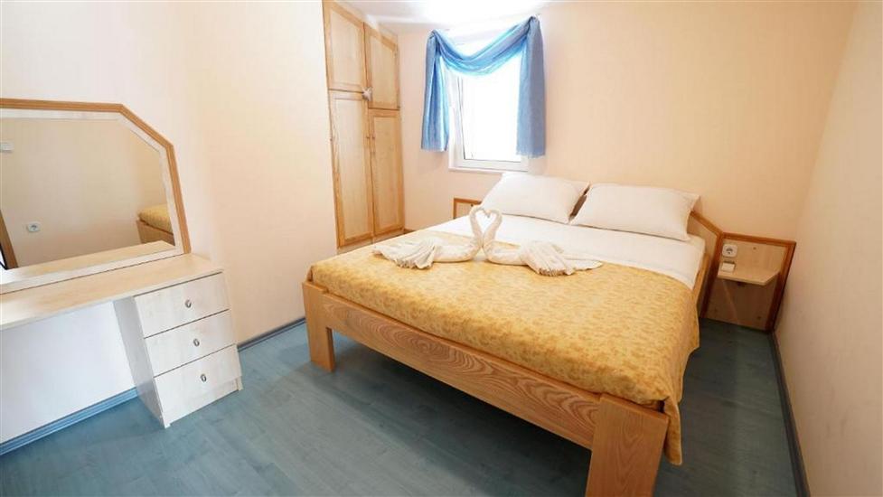 House K1, for 12 persons