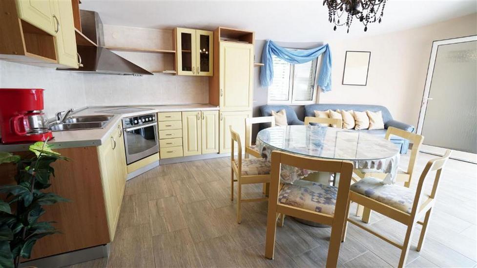 House K1, for 12 persons