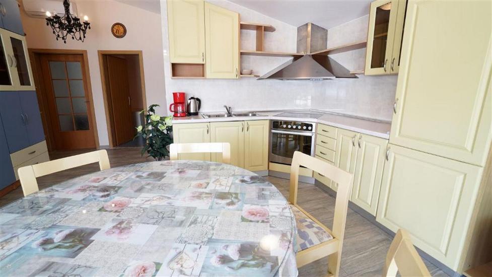 House K1, for 12 persons