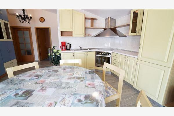 House K1, for 12 persons