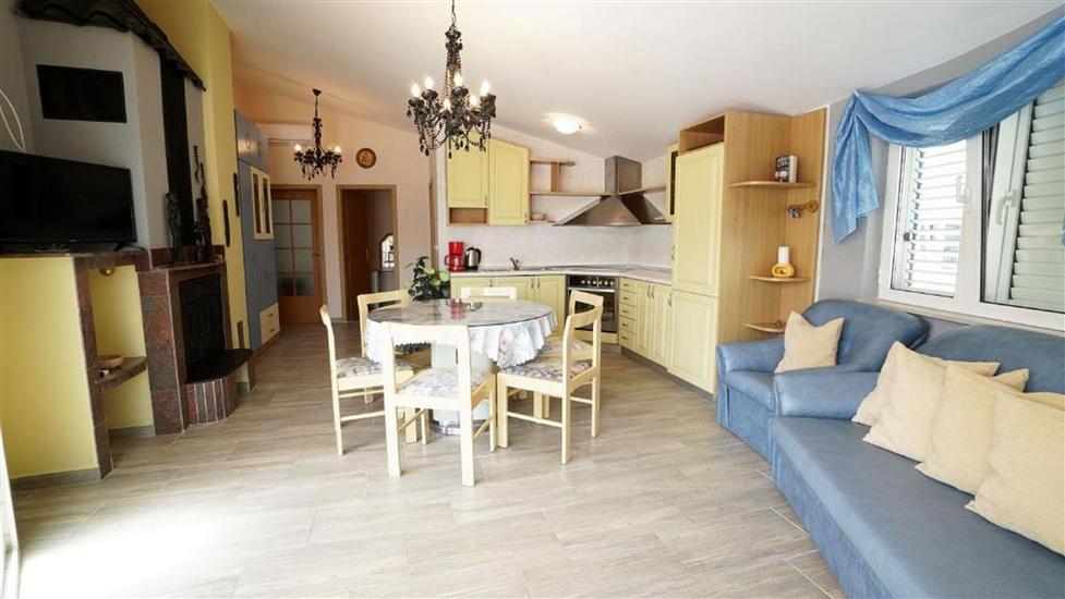 House K1, for 12 persons