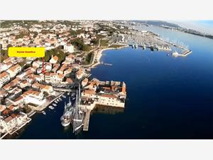 House Alice Kastel Gomilica, Stone house, Size 90.00 m2, Airline distance to the sea 100 m