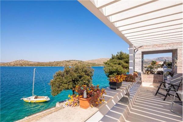 House K1, for 12 persons