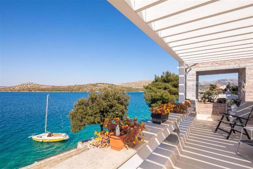 House K1, for 12 persons