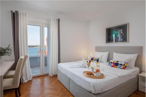 House K1, for 12 persons