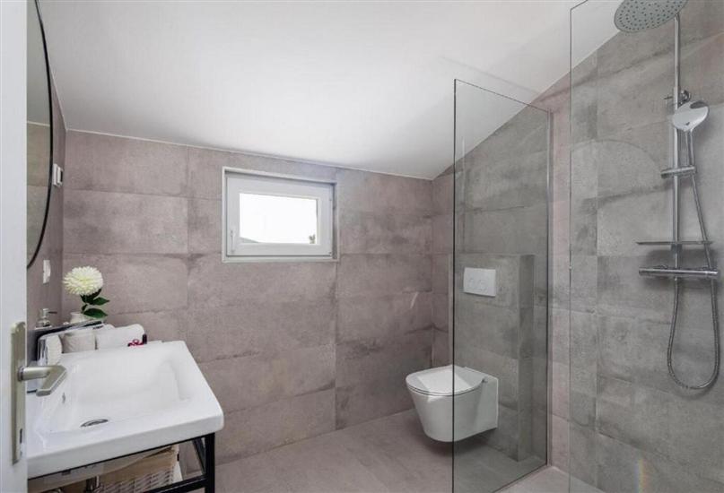 House K1, for 12 persons