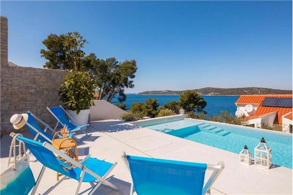 House K1, for 12 persons