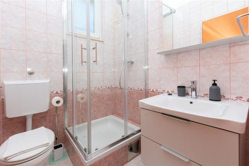 Room S1, for 3 persons