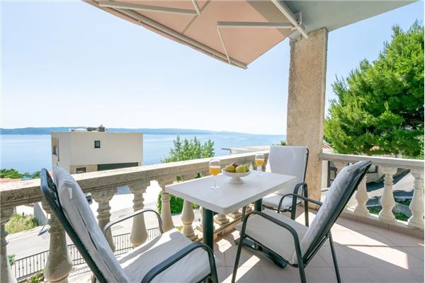 Room S1, for 3 persons