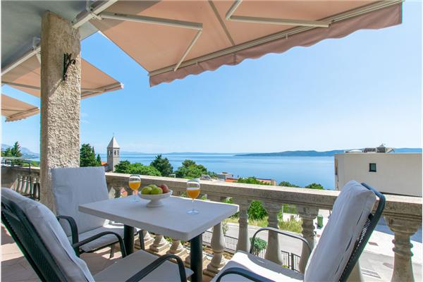 Room S1, for 3 persons