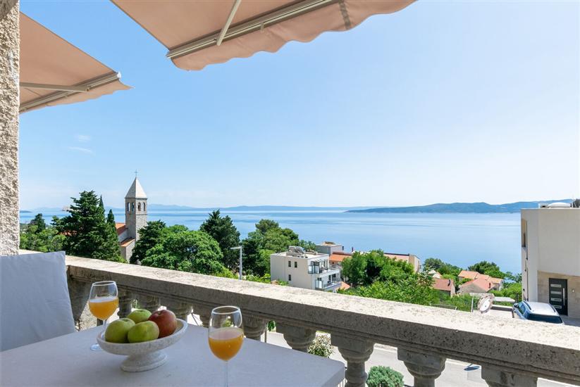 Room S1, for 3 persons