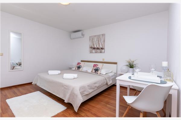 Room S2, for 2 persons