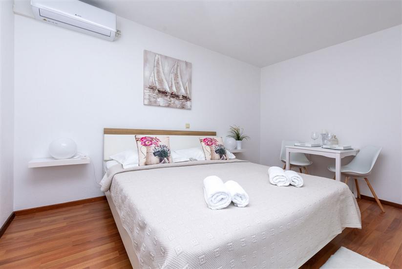 Room S2, for 2 persons