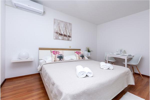 Room S2, for 2 persons