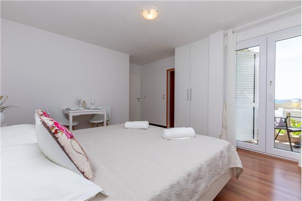 Room S2, for 2 persons