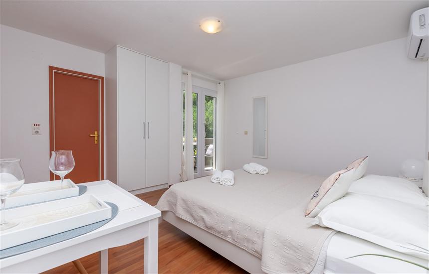 Room S2, for 2 persons