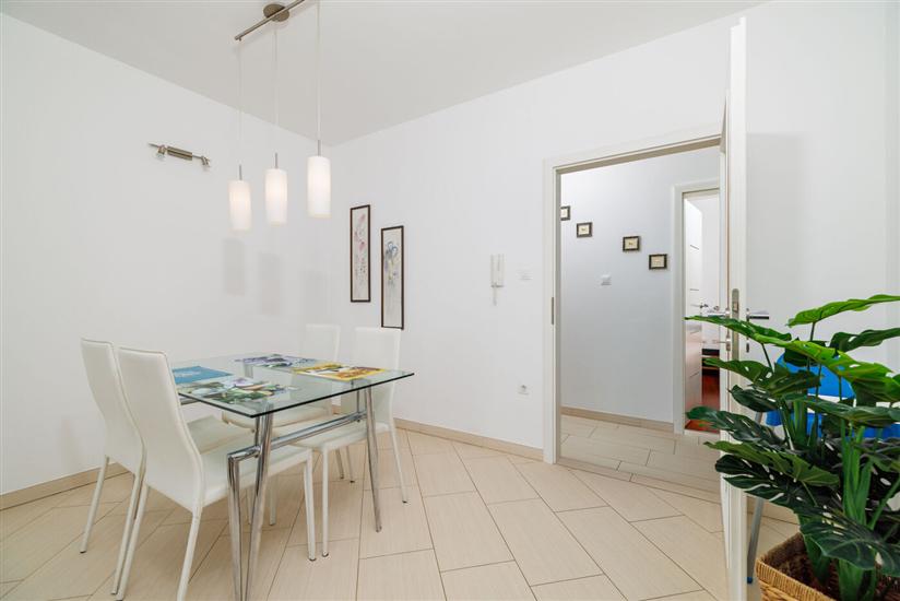 Apartment A1, for 5 persons